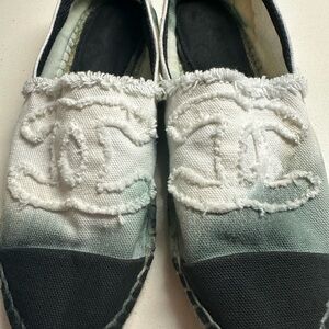 CHANEL Espadrilles - Black and White Canvas